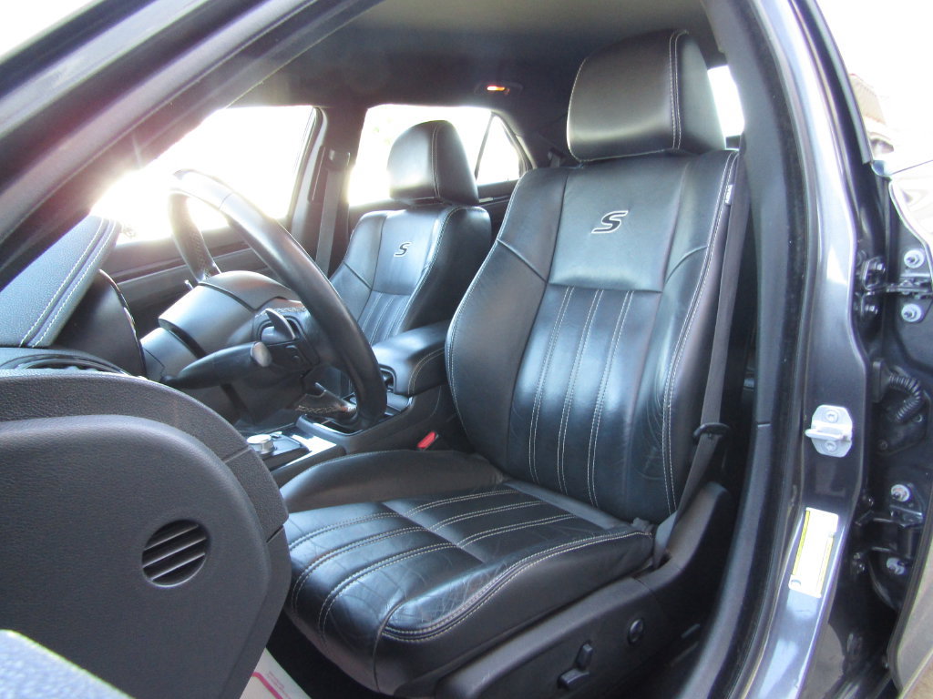 Used 2019 Chrysler 300 S AWD/4WD image 17