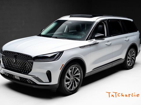 Used 2025 Lincoln Aviator 2WD image 1