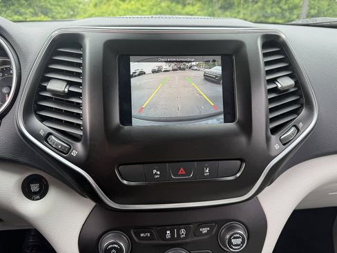 Used 2021 Jeep Cherokee Latitude Lux AWD/4WD image 19