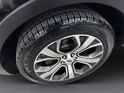 Used 2018 Ford Explorer Platinum image 14