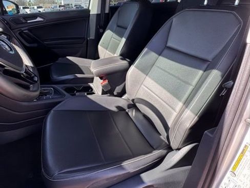 Used 2021 Volkswagen Tiguan SE FWD image 11