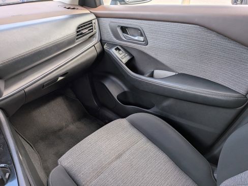 Used 2023 Nissan Rogue SV FWD image 15