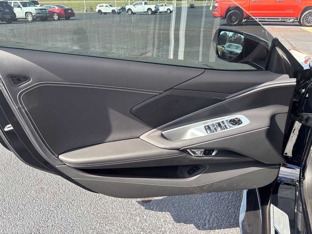 Used 2025 Chevrolet Corvette Z06 RWD image 9