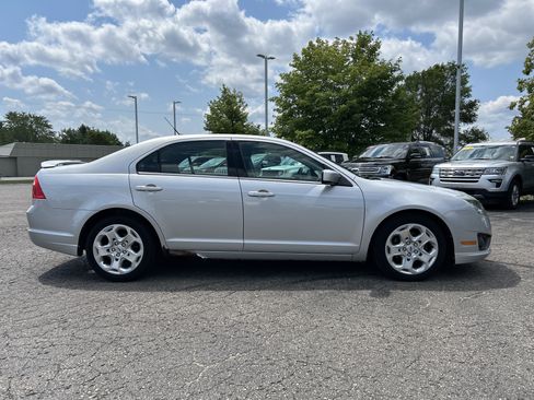 Used 2010 Ford Fusion SE FWD image 3