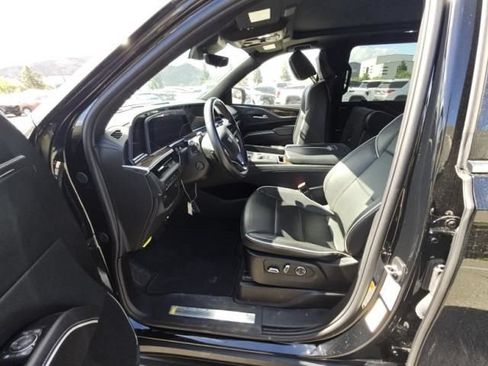 Used 2023 Cadillac Escalade ESV Premium Luxury AWD/4WD image 4