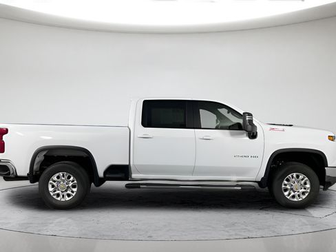 Used 2025 Chevrolet Silverado 2500 LT w/ Convenience Package AWD/4WD image 2