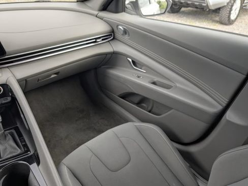 Used 2025 Hyundai Elantra SEL FWD image 17