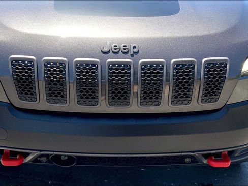 Used 2021 Jeep Cherokee Trailhawk w/ Comfort/Convenience Group AWD/4WD image 30