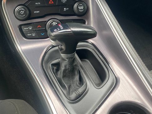 Used 2018 Dodge Challenger SXT RWD image 31