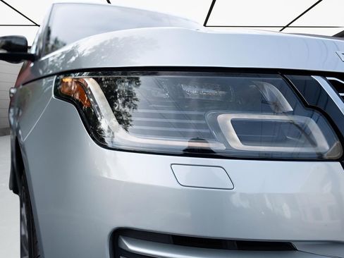 Used 2020 Land Rover Range Rover HSE image 10