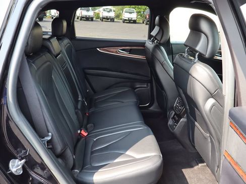 Used 2019 Lincoln Nautilus Select AWD/4WD image 32