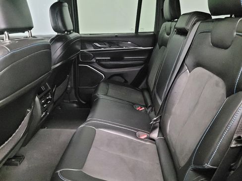 Used 2022 Jeep Grand Cherokee Trailhawk w/ Advanced Protech Group II AWD/4WD image 18