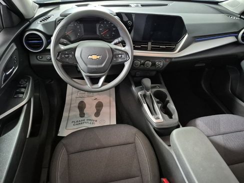Certified 2025 Chevrolet Trax LS image 2
