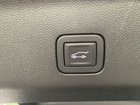 Used 2025 Chevrolet Suburban High Country RWD image 10