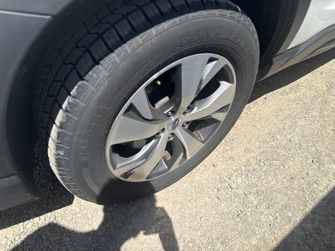 Used 2023 Subaru Ascent Premium w/ Convenience Package AWD/4WD image 19