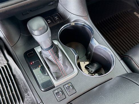 Used 2019 Toyota Highlander SE image 18