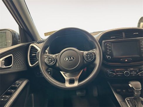 Used 2020 Kia Soul S image 12