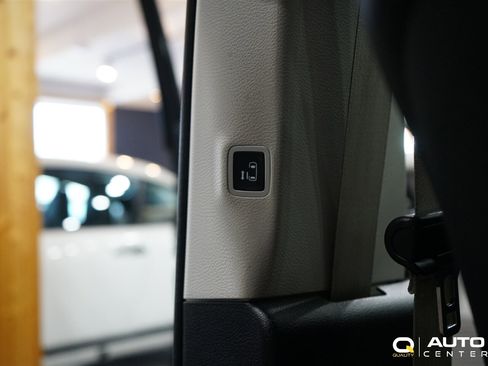 Used 2022 Chrysler Pacifica Touring-L image 22