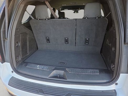 Used 2024 Chevrolet Tahoe Premier image 16