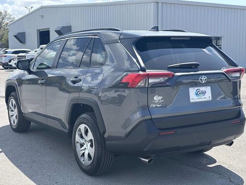 Used 2021 Toyota RAV4 LE image 3