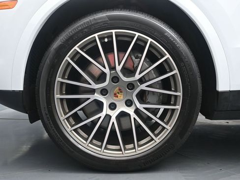 Certified 2022 Porsche Cayenne S Platinum AWD/4WD image 4