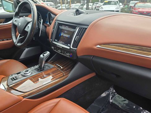 Used 2020 Maserati Levante S GranLusso image 12