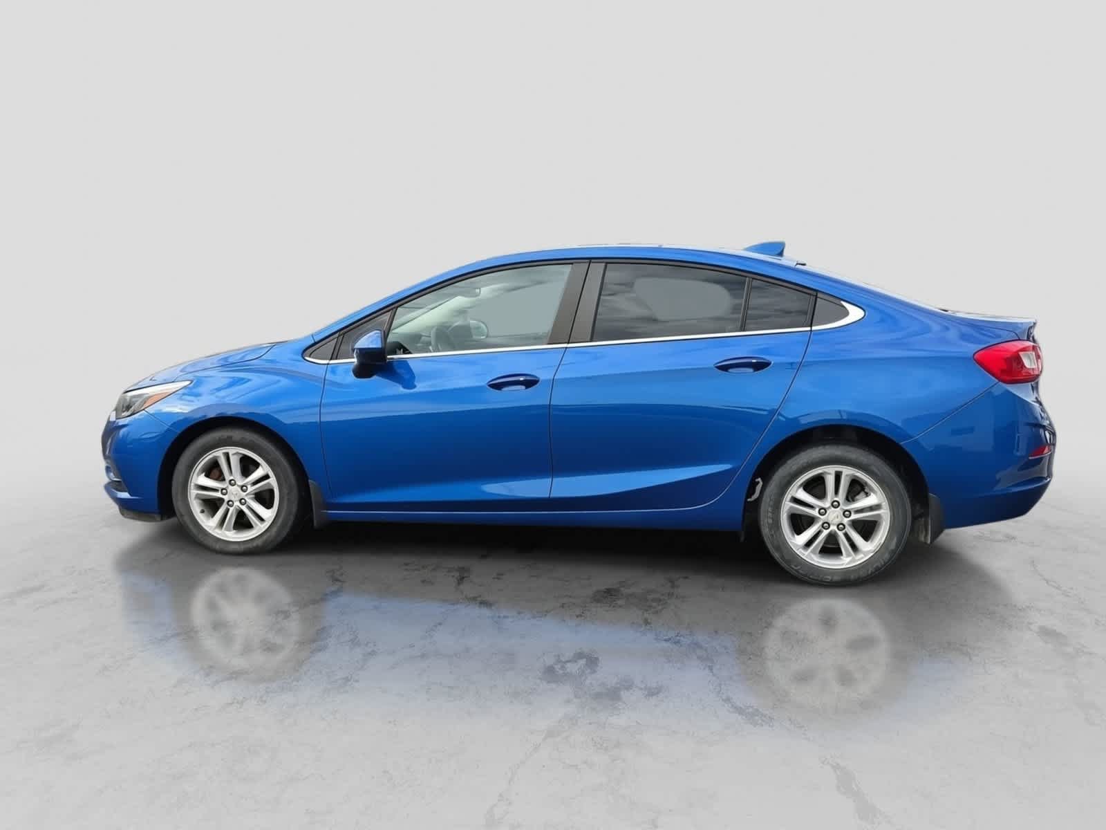 Used 2017 Chevrolet Cruze LT w/ Convenience Package FWD image 5