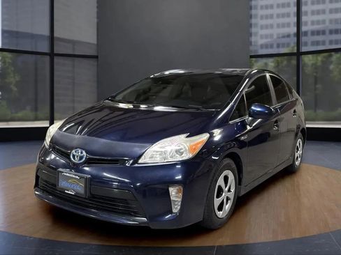 Used 2015 Toyota Prius Two image 3