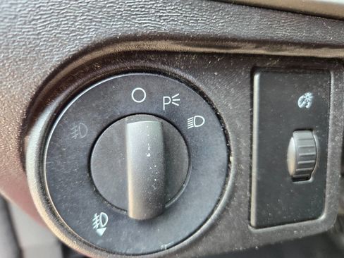 Used 2010 Ford Focus SEL image 16