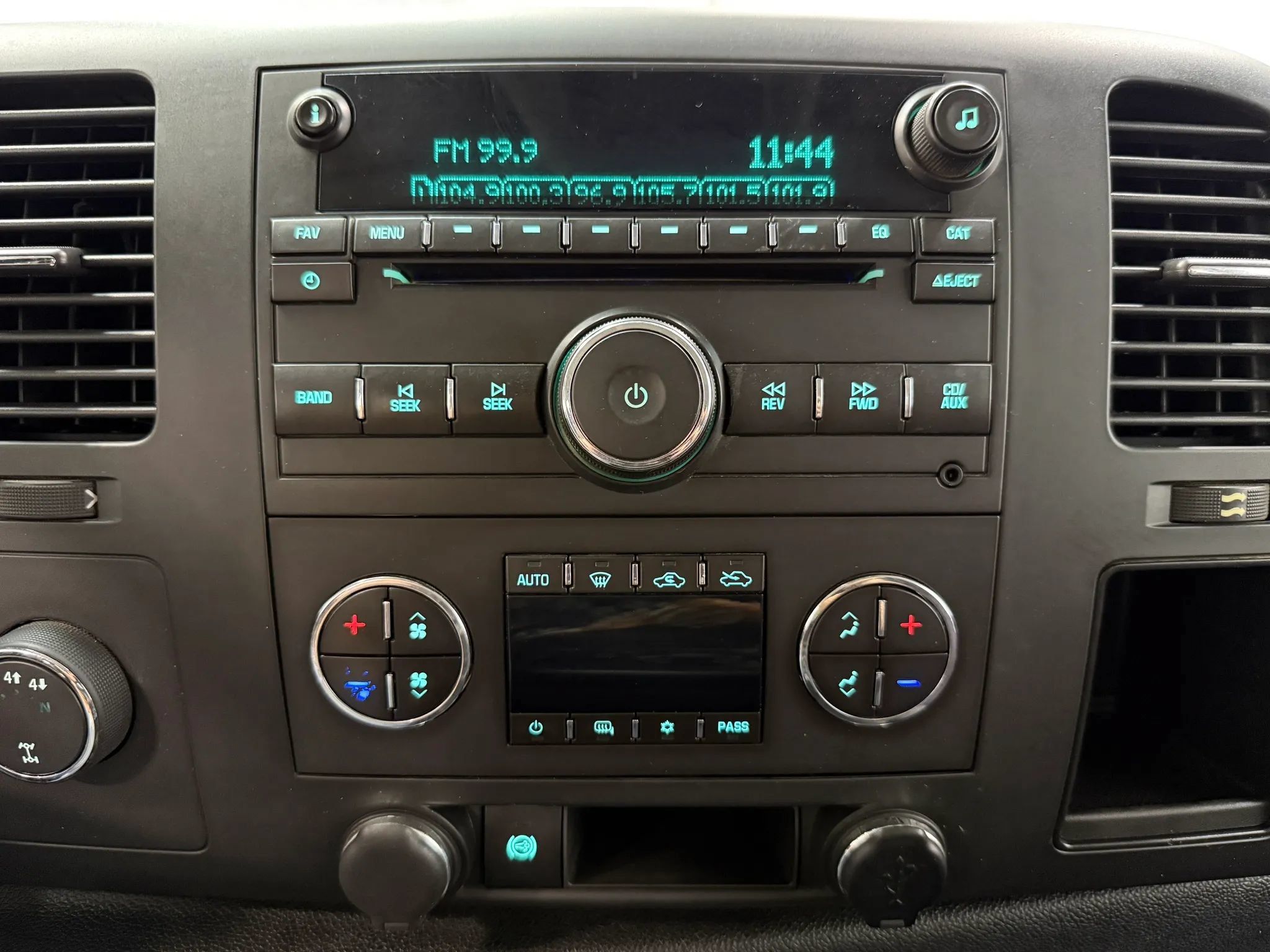 Used 2013 GMC Sierra 3500 SLE w/ SLE Preferred Package AWD/4WD image 21