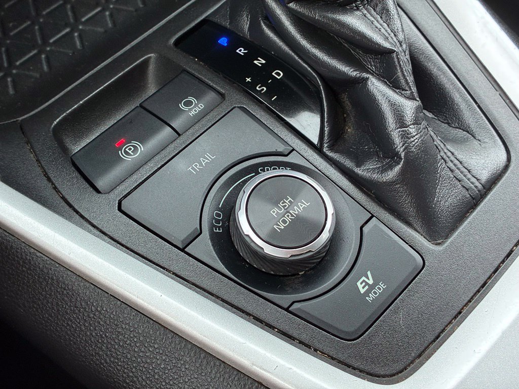 Used 2021 Toyota RAV4 XLE w/ XLE Grade Weather Package AWD/4WD image 25