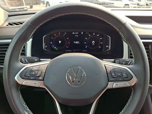Certified 2022 Volkswagen Atlas SE w/ Panoramic Sunroof Package AWD/4WD image 25