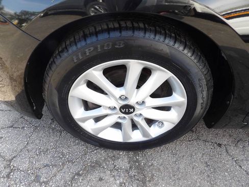 Used 2017 Kia Forte S FWD image 3