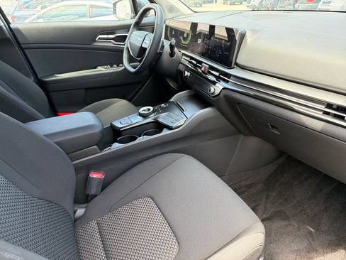 New 2026 Kia Sportage LX FWD image 22