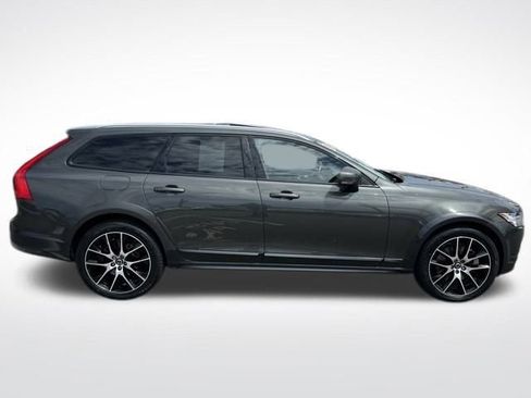Used 2020 Volvo V90 T6 Cross Country image 12