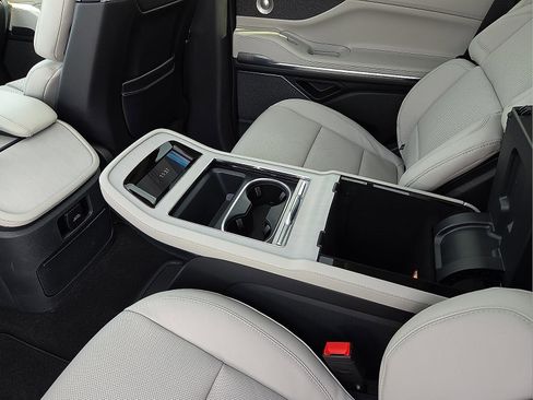 New 2026 Lincoln Navigator Reserve image 13