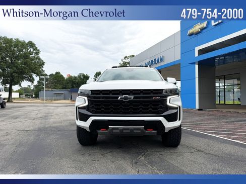 Used 2024 Chevrolet Suburban Z71 w/ Luxury Package AWD/4WD image 3