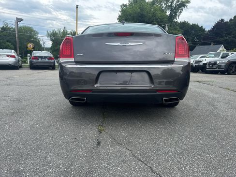 Used 2019 Chrysler 300 Limited AWD/4WD image 11