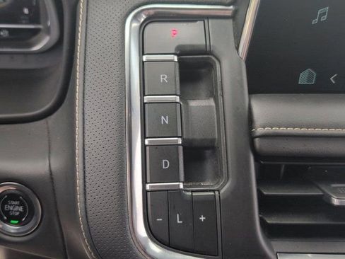 Used 2023 Chevrolet Suburban Premier image 19