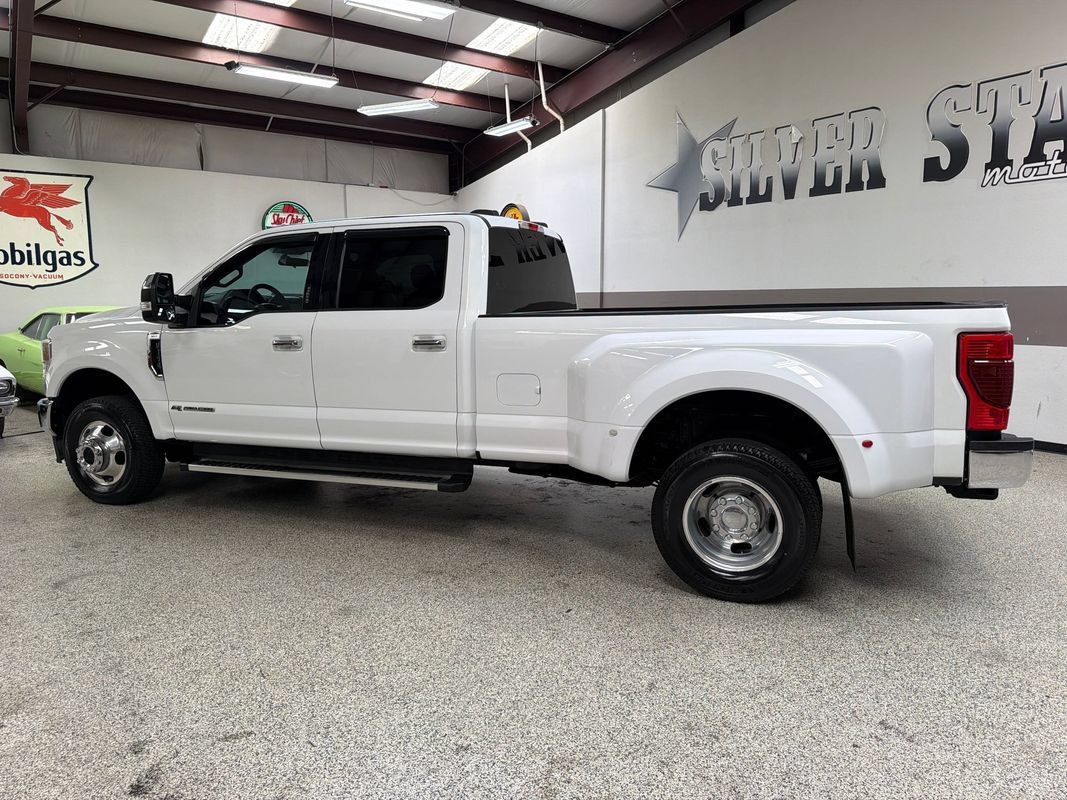Used 2022 Ford F350 XLT w/ XLT Premium Package AWD/4WD image 4