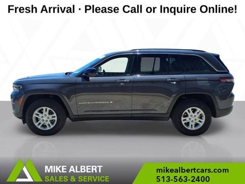Used 2023 Jeep Grand Cherokee Laredo AWD/4WD image 4