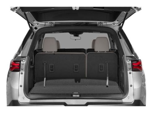 Used 2023 Chevrolet Traverse LT image 11