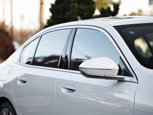 New 2026 BMW 530i w/ Premium Package image 3