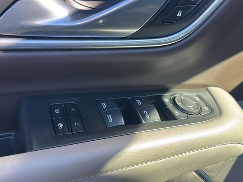 Used 2021 Chevrolet Suburban Z71 w/ Z71 Signature Package image 27