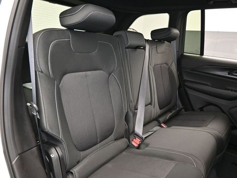 Used 2025 Jeep Grand Cherokee Laredo image 34