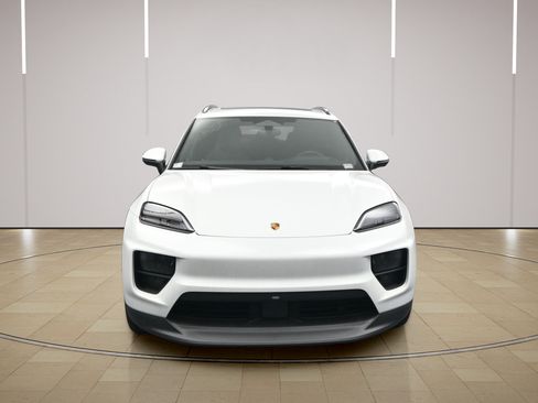 Certified 2025 Porsche Macan 4S Electric AWD/4WD image 28