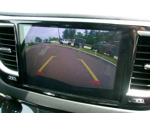 Certified 2024 Chrysler Pacifica Touring-L FWD image 22