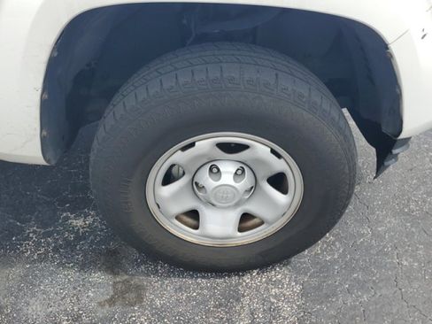 Used 2020 Toyota Tacoma SR w/ SR Convenience Package RWD image 9