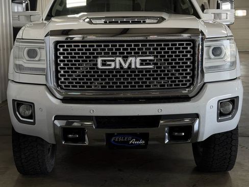 Used 2017 GMC Sierra 2500 Denali w/ Duramax Plus Package AWD/4WD image 3