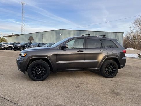 Used 2020 Jeep Grand Cherokee Altitude image 4